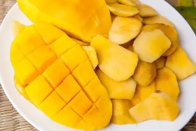 What does mango taste like